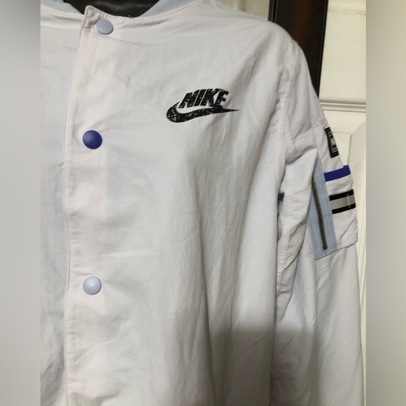 NIKE Youth Unisex Light windbreaker Jacket - Picture 3 of 16